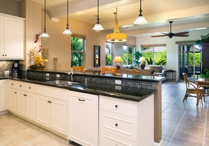 Near Pauoa Bay Sunny Kulalani Getaway w/Lanai, Pools & Amenities Galore
