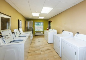 Near Turkey Creek Shopping District | Shared Outdoor Pool + BBQ Area