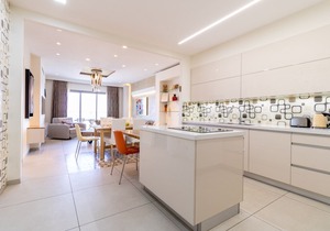 Neviim Court "Center" - Old city view !