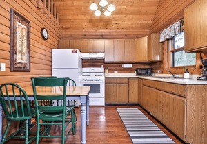 NEW! Charming cabin on Cisco Chain of Lakes