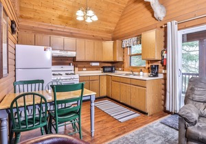 NEW! Charming cabin on Cisco Chain of Lakes