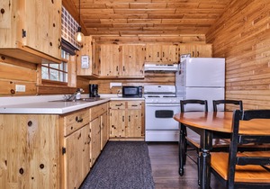 NEW! Charming cabin on Cisco Chain of Lakes