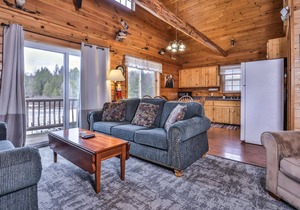 NEW! Charming cabin on Cisco Chain of Lakes
