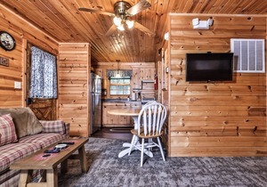 NEW! Charming cabin on Cisco Chain of Lakes