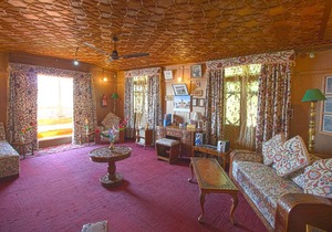 New Golden Flower Heritage Houseboat