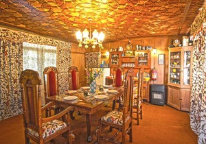 New Golden Flower Heritage Houseboat