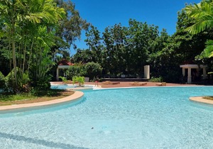 New huge Lux. 2 BR Condo 100 SQM - 2 Pools, Gym, woow seaviews, Beach 8-9Pax