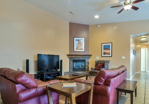 NEW LISTING CW443 - Great downtown location with a private hot tub - sleeps 9 comfortably