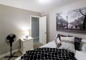 New & Modern 2 Bedroom Suite b/w Downtown & WEM