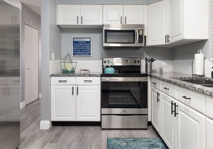 NEW- Seaside Sanctuary - 3 bed/2 bath minutes from the beach and downtown!