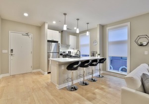 *New* XquisiteMidCenturyM0d~ Condo *OTR* w/Parking