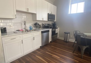 Newly Renovated Apartment IDEAL 4 LONG STAYS Close to Downtown Lafayette Square