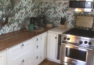 Newly Rentable, Romantic Cottage, One Block from the Beach