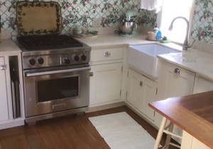 Newly Rentable, Romantic Cottage, One Block from the Beach