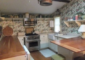 Newly Rentable, Romantic Cottage, One Block from the Beach