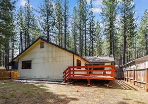 Next Tahoe adventure, Close to Heavenly, Classic One-Level Cabin only steps from the River!