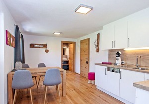 Nice apartment for 4 guests with WIFI, TV, terrace, pets allowed, panoramic view and parking