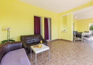 Nice apartment in Stinjan