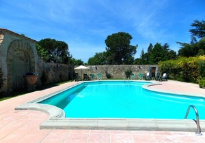 Nice apartment in villa for 4 guests with pool, WIFI, TV and panoramic view