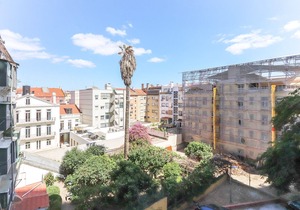 Nice apartment under April 25th Bridge for 4 people with a balcony
