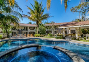 Nice apartment w/ a shared pool & pool spa in Playa del Coco
