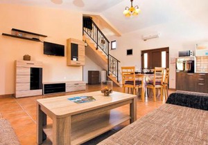 Nice Home In Liznjan With Wifi