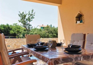 Nice Home In Liznjan With Wifi