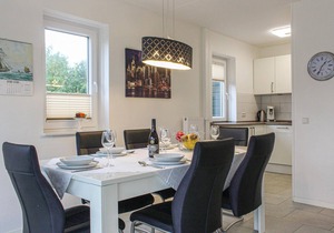 Nice home in Vlagtwedde with kitchen