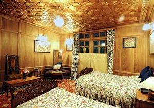 Nigeen Beauty Houseboats