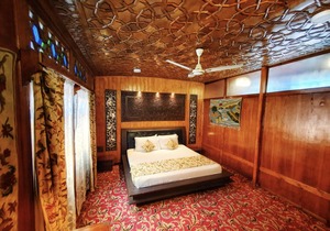 Nigeen Heritage Houseboats