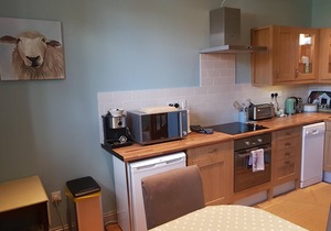 No.2 Meynell Mews king/twin room