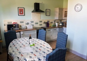 No.2 Meynell Mews king/twin room