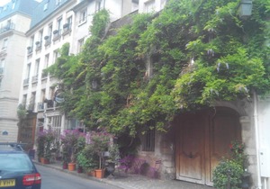 Notre Dame Historic 2Bedrooms/2Bathrooms, Calm comfort, Wifi, A/C