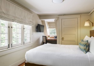 Oakhurst Inn