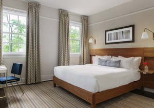Oakhurst Inn