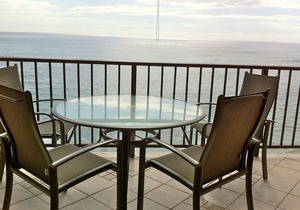 Ocean Front Corner Unit with wrap around lanai with 2 tempurpedic queen beds