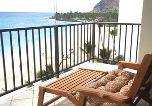 Ocean Front Corner Unit with wrap around lanai with 2 tempurpedic queen beds