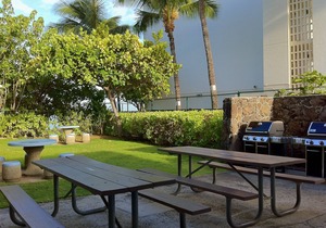 Ocean Front Corner Unit with wrap around lanai with 2 tempurpedic queen beds