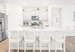 Ocean View Beach Club getaway with fast WiFi, patio, pool & sauna