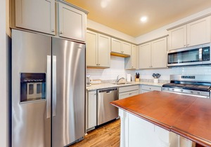 Ocean View Beach Club townhome with WiFi, private patio, shared pool, & sauna