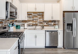 Ocean View Beach Club Home w/pool & sauna, central AC, free WiFi, fitness center