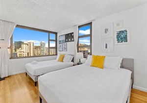 Ocean View, Walk to Waikiki Beach, Wi-Fi & Parking