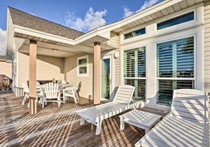 Ocean Views and 2 Decks Beach House in Galveston