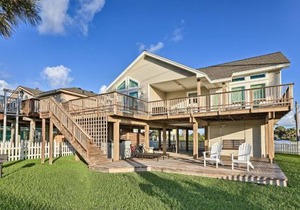 Ocean Views and 2 Decks Beach House in Galveston