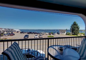 Oceanfront Lincolnville Studio w / Private Balcony!