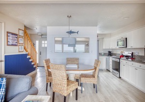 Oceanfront Neskowin Beauty with Easy Beach Access!