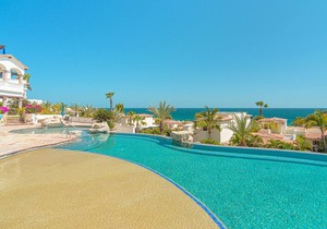 Oceanview 2BD Condo with the Beachfront Club Access