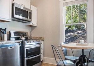 Old Dauphin Way Historic Home - Unit 2