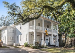 Old Dauphin Way Historic Home - Unit 2