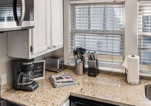 Old Dauphin Way Historic Home - Unit 4